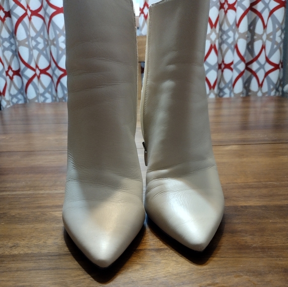 Nine West Torrie boots in White - Picture 7 of 9